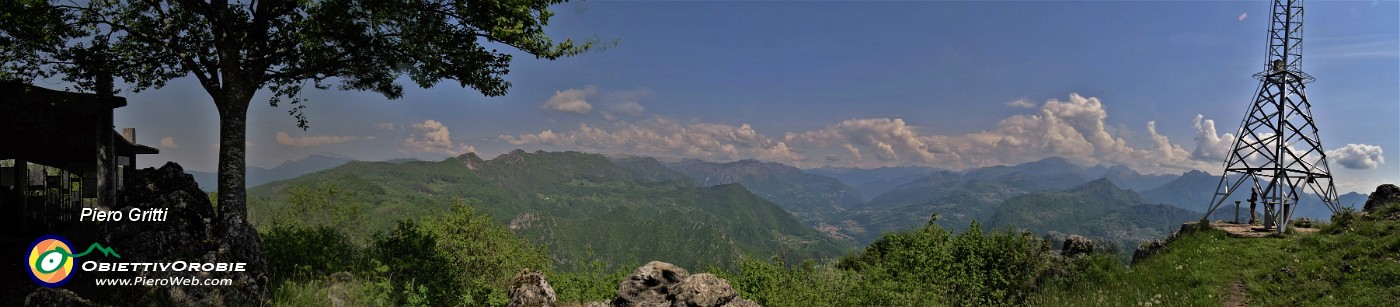 52 Panoramica dalla vetta del Monte Zucco (1232 m).jpg